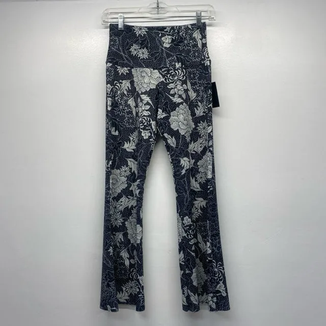 Onzie Size S-M Women's Black-White Floral Flare Hem Activewear Pants