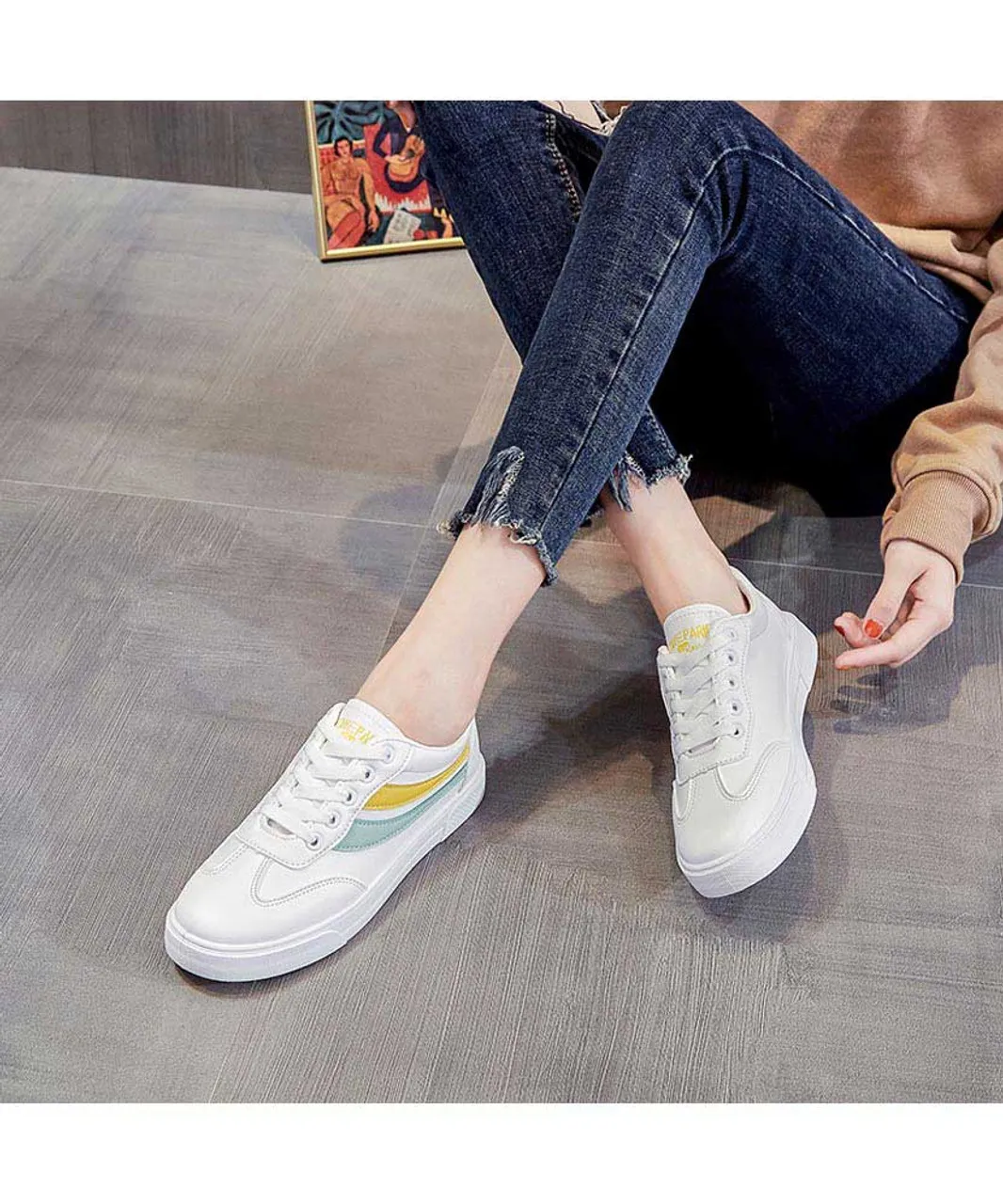 White mixed yellow green color stripe shoe sneaker