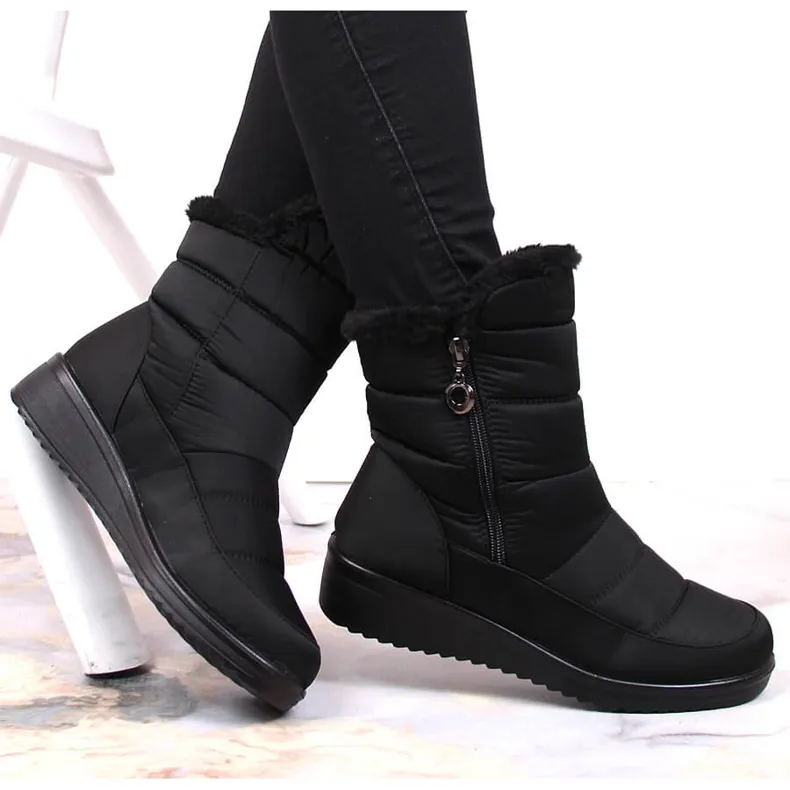 Women's black insulated snow boots with a zipper NEWS